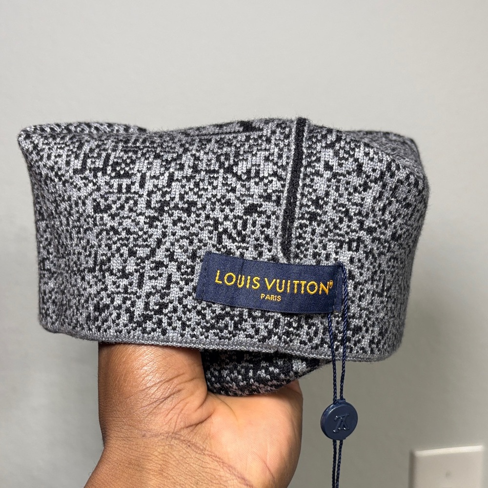 Louis Vuitton Monogram Black and Gray Beanie - Picture 4 of 4